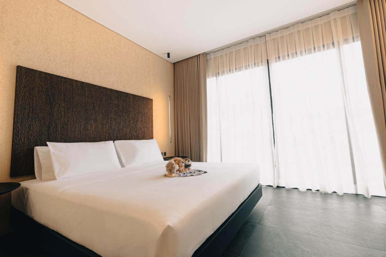 Resort The Funny Lion -