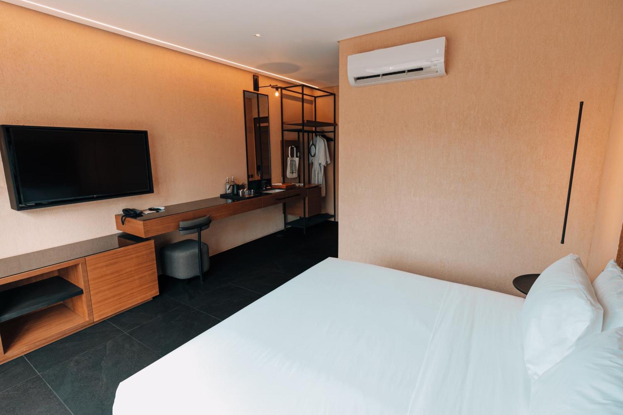 The Funny Lion - Resort 4*